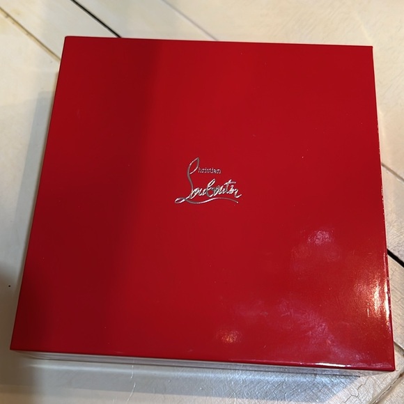 Red Studded Abracadabra La Palette Louboutin Refillable Makeup case with Key - Picture 2 of 6